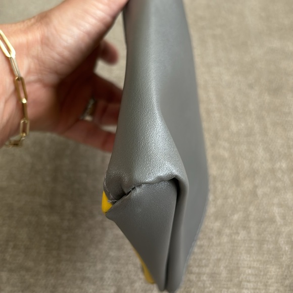 ✨ FURLA x EVA AIR Travel Amenities
Cosmetic Bag - Picture 9 of 9